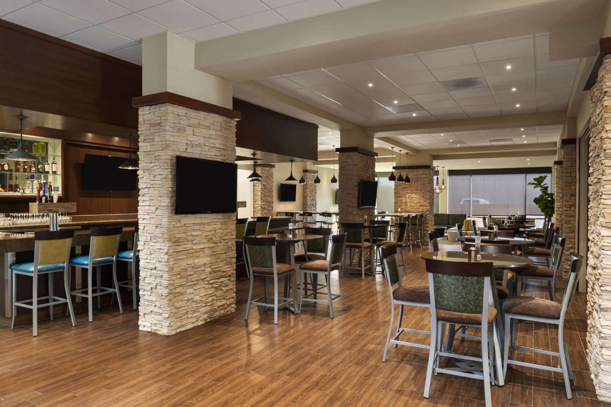 Embassy Suites By Hilton Dallas Market Center Εξωτερικό φωτογραφία