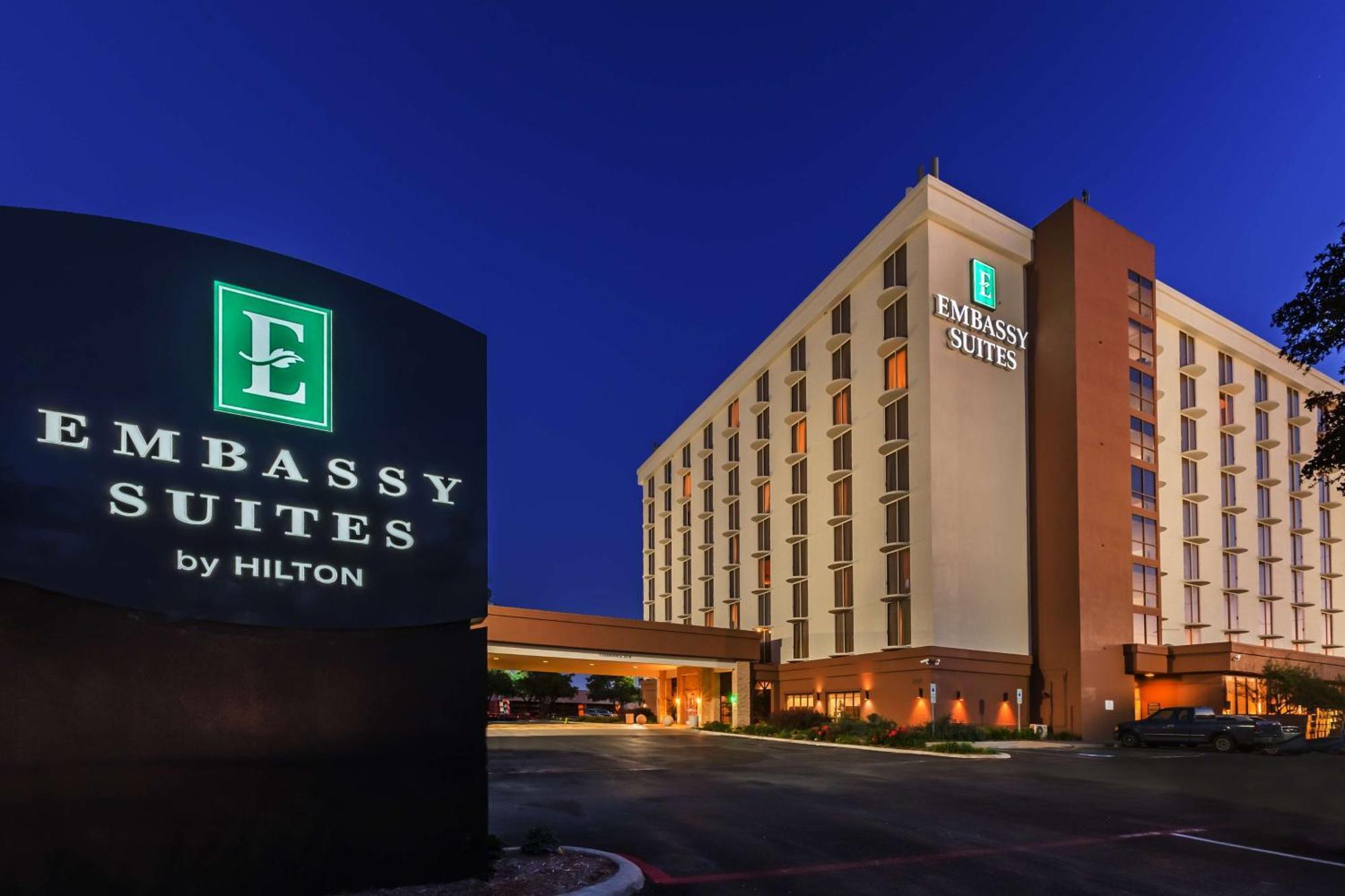 Embassy Suites By Hilton Dallas Market Center Εξωτερικό φωτογραφία