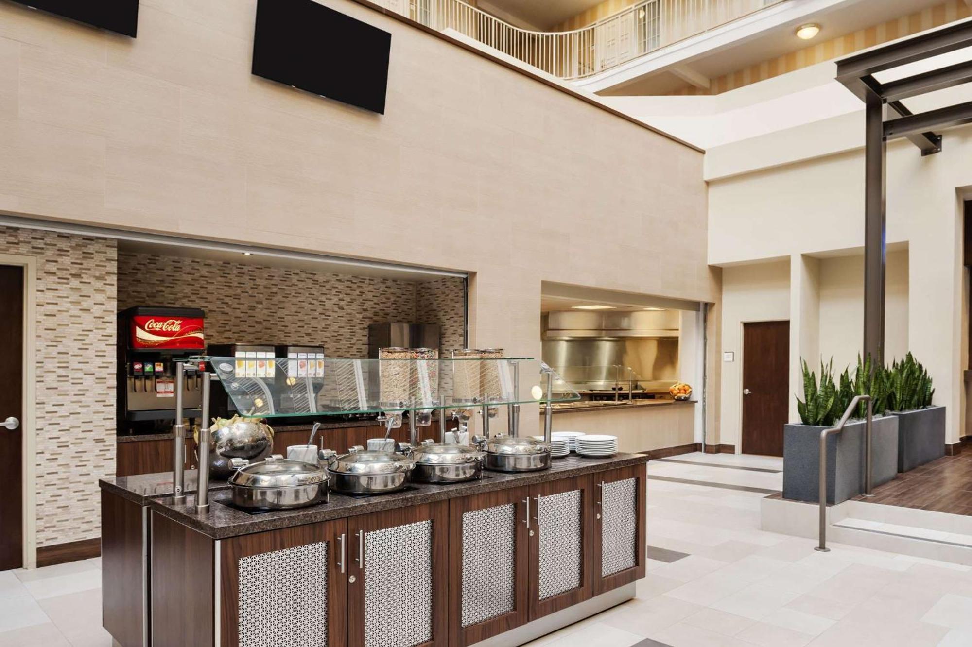 Embassy Suites By Hilton Dallas Market Center Εξωτερικό φωτογραφία